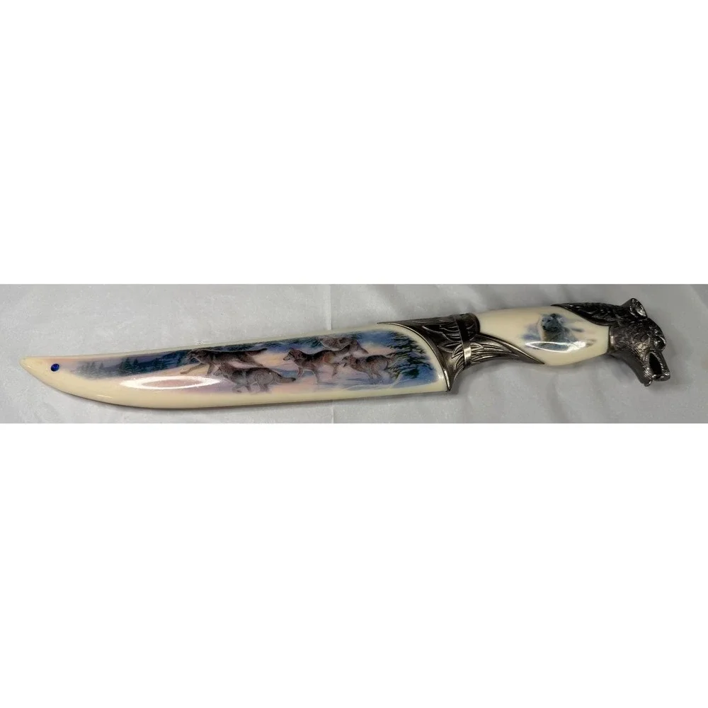 Wolf Pack Decorative Collector Knife with Wolf Head Pommel & Winter Scene Sheath